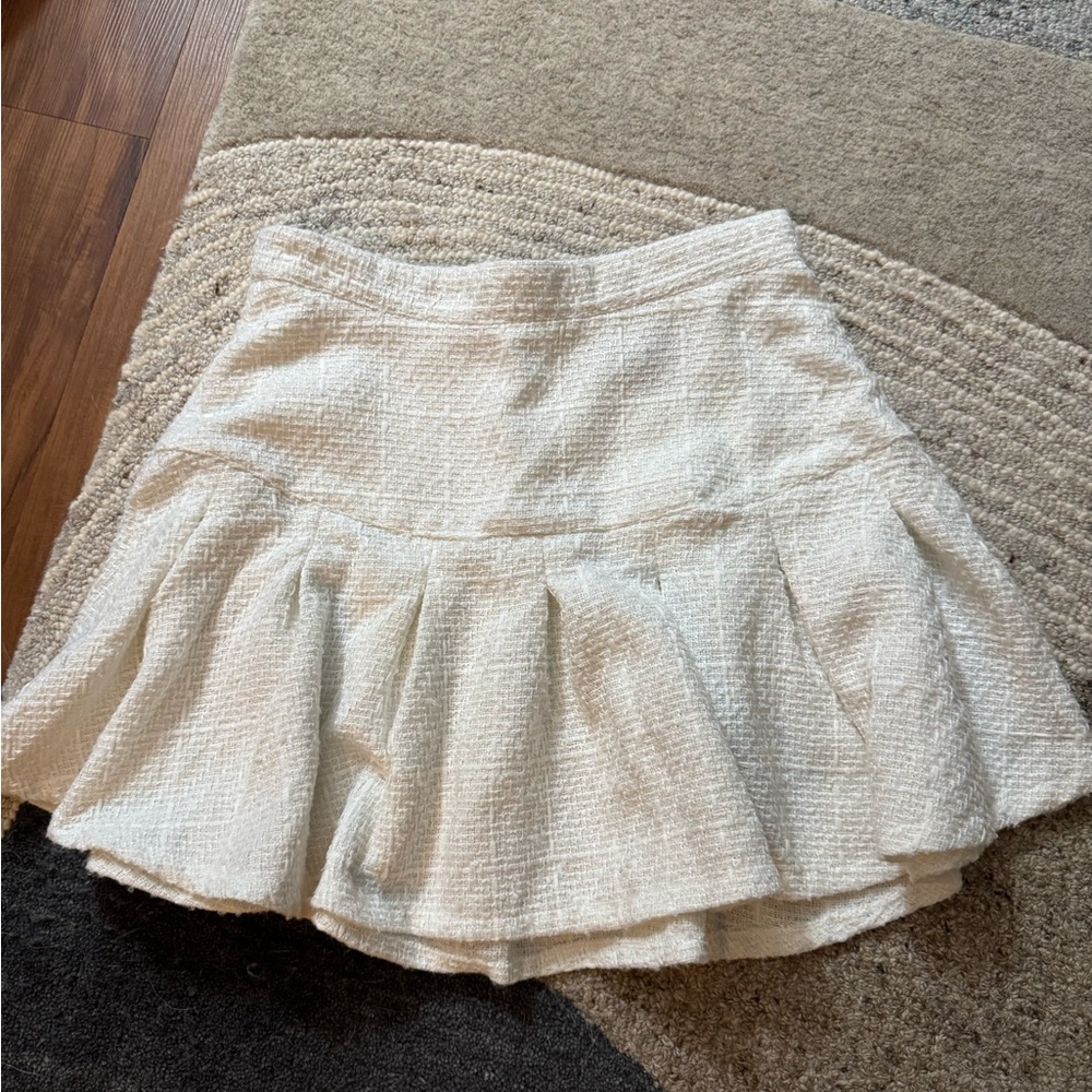 Kendall & Kylie Textured Cream Mini Skirt